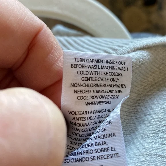 Ladies pull over “light “ sweater size S (but fits more like a M) gray/white - Picture 14 of 14